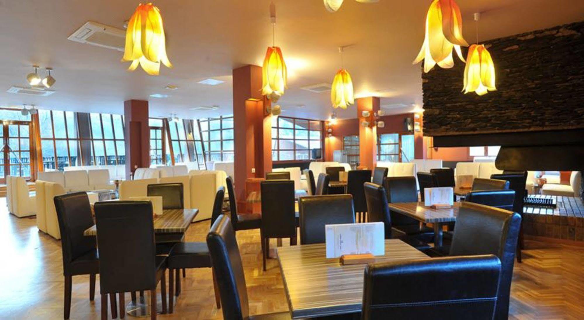 Evenia Monte Alba Hotell Cerler Exteriör bild